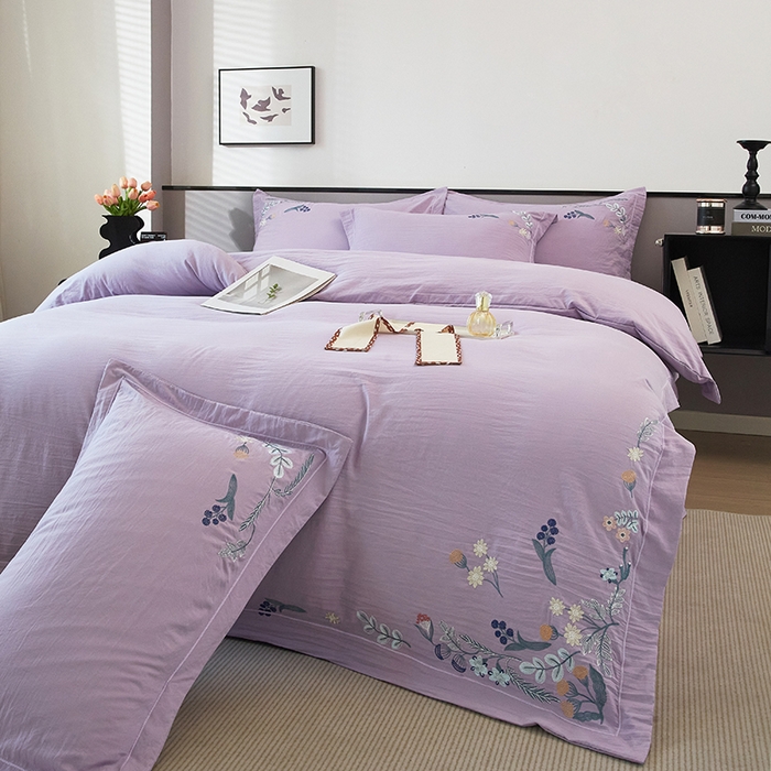 91家纺网 家纺一手货源 找家纺 金纱玉纺家纺 2025新款水洗棉工艺刺绣四件套 恬静时光-紫