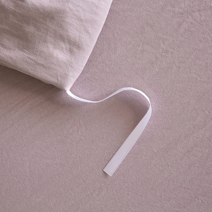 91家纺网 家纺一手货源 找家纺 金纱玉纺家纺 2025新款水洗棉工艺刺绣四件套 恬静时光-紫豆沙