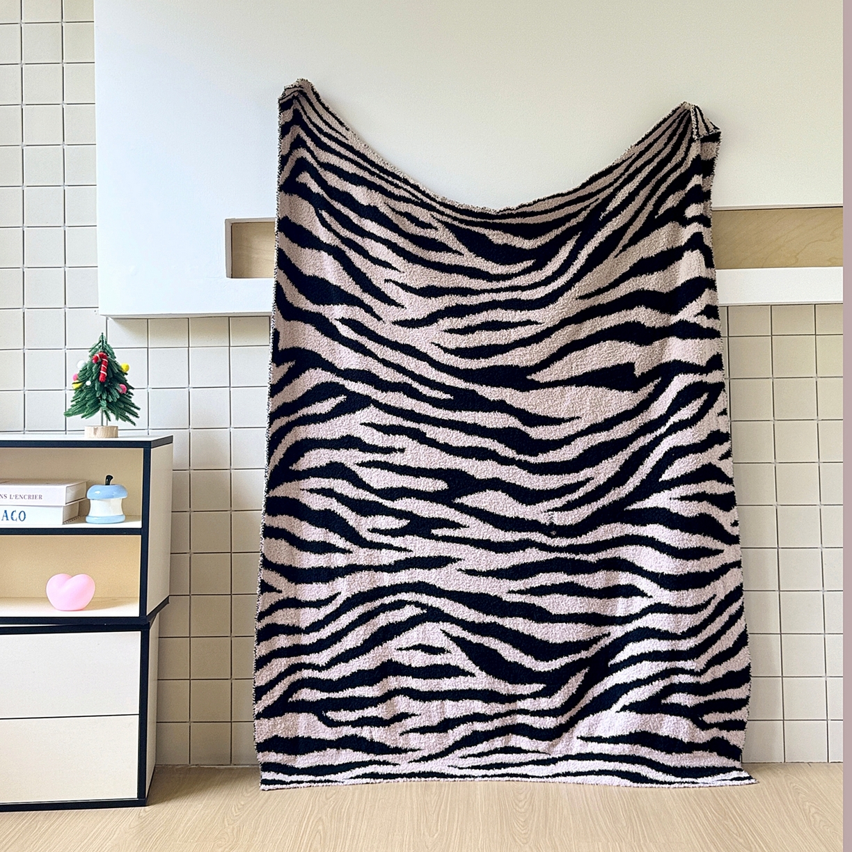 91家纺网 家纺一手货源 找家纺 CINNY馨宜 2025新款半边绒毯休闲毯披肩毯盖毯办公室午睡毯 斑马纹