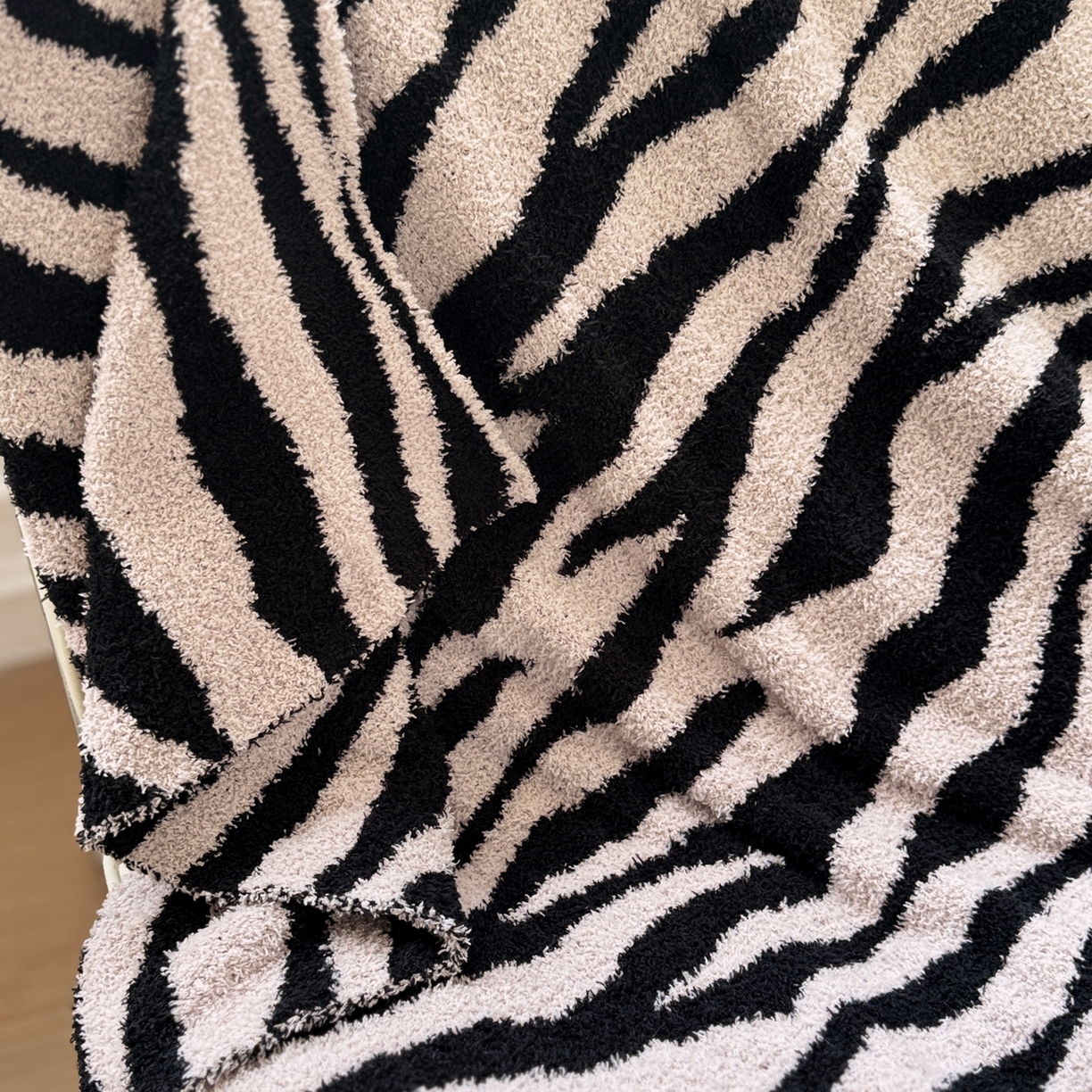 91家纺网 家纺一手货源 找家纺 CINNY馨宜 2025新款半边绒毯休闲毯披肩毯盖毯办公室午睡毯 斑马纹