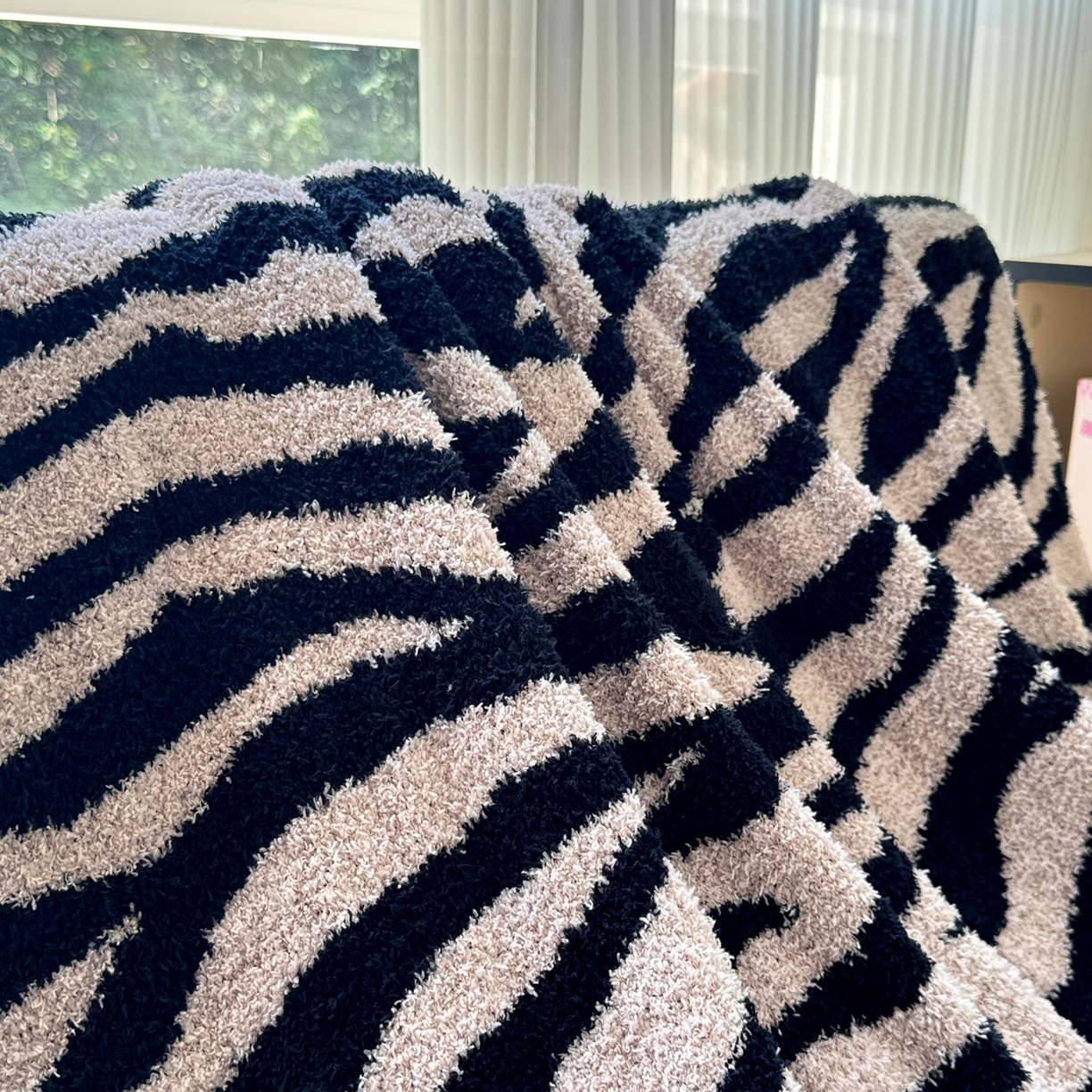 91家纺网 家纺一手货源 找家纺 CINNY馨宜 2025新款半边绒毯休闲毯披肩毯盖毯办公室午睡毯 斑马纹