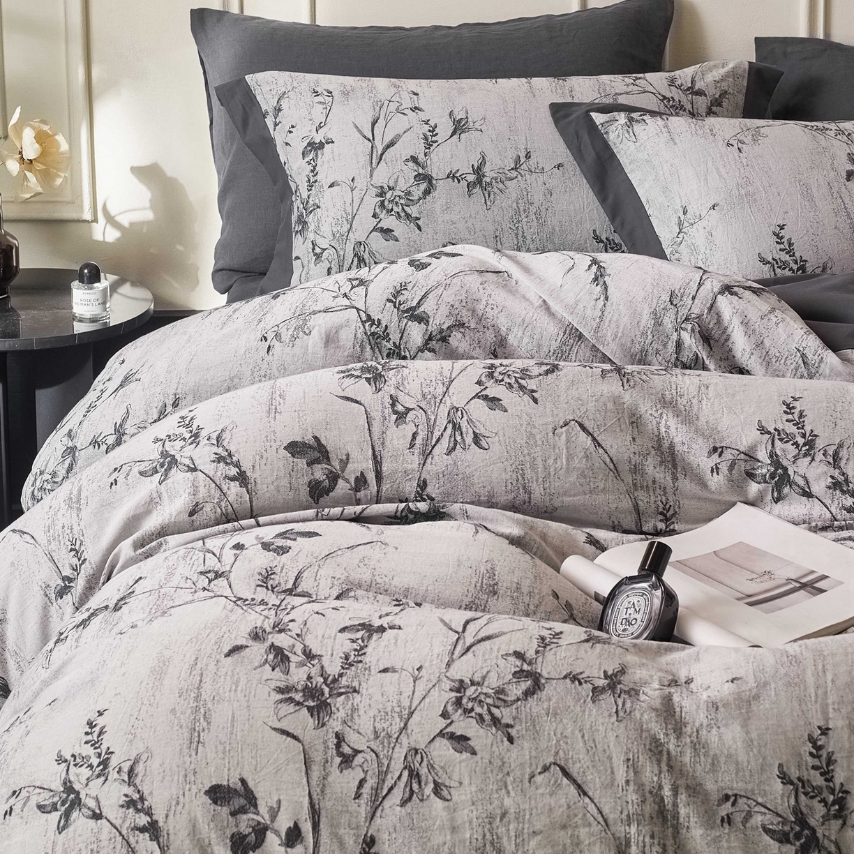 91家纺网 家纺一手货源 找家纺 梦享生活家居 2025新款全棉纯棉色织提花磨毛四件套 全棉磨毛锦绣-墨黑