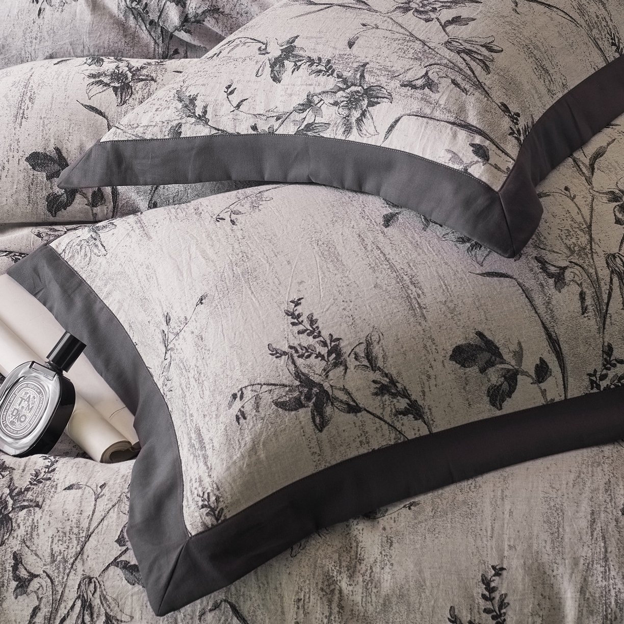 91家纺网 家纺一手货源 找家纺 梦享生活家居 2025新款全棉纯棉色织提花磨毛四件套 全棉磨毛锦绣-墨黑