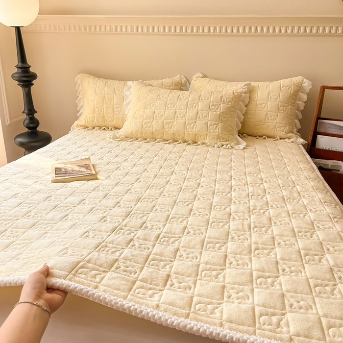 91家纺网 家纺一手货源 找家纺 眠博士 2025新款纯色牛奶绒加厚保暖绗缝大象床褥床垫 床护垫-鹅黄