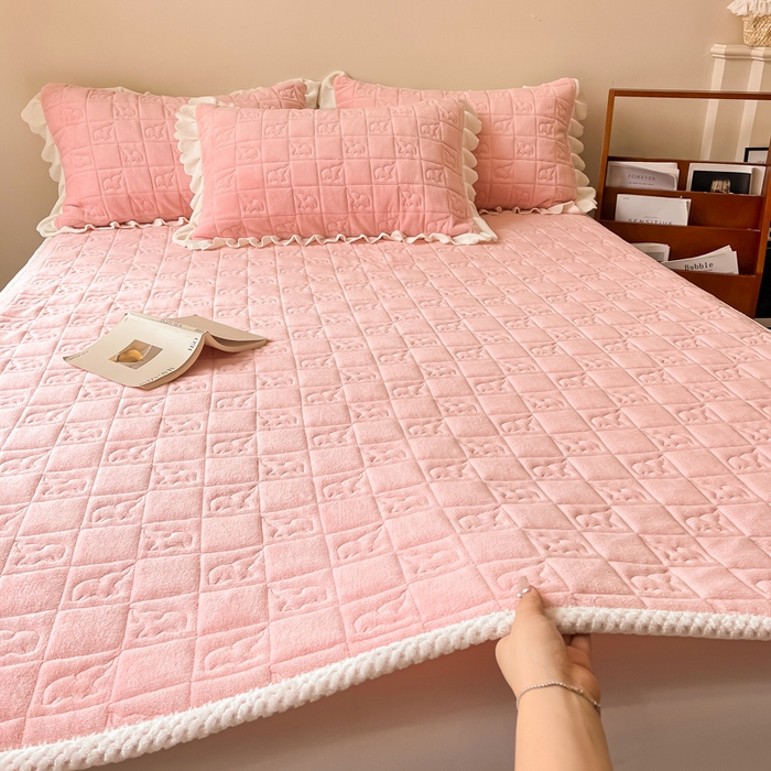 91家纺网 家纺一手货源 找家纺 眠博士 2025新款纯色牛奶绒加厚保暖绗缝大象床褥床垫 床护垫-粉色