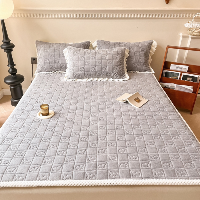 91家纺网 家纺一手货源 找家纺 眠博士 2025新款纯色牛奶绒加厚保暖绗缝大象床褥床垫 床护垫-浅灰