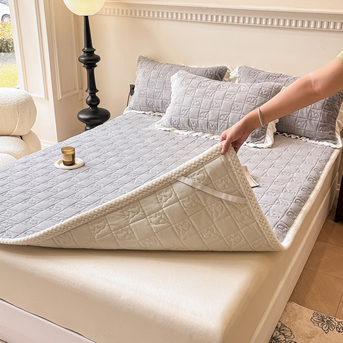 91家纺网 家纺一手货源 找家纺 眠博士 2025新款纯色牛奶绒加厚保暖绗缝大象床褥床垫 床护垫-浅灰