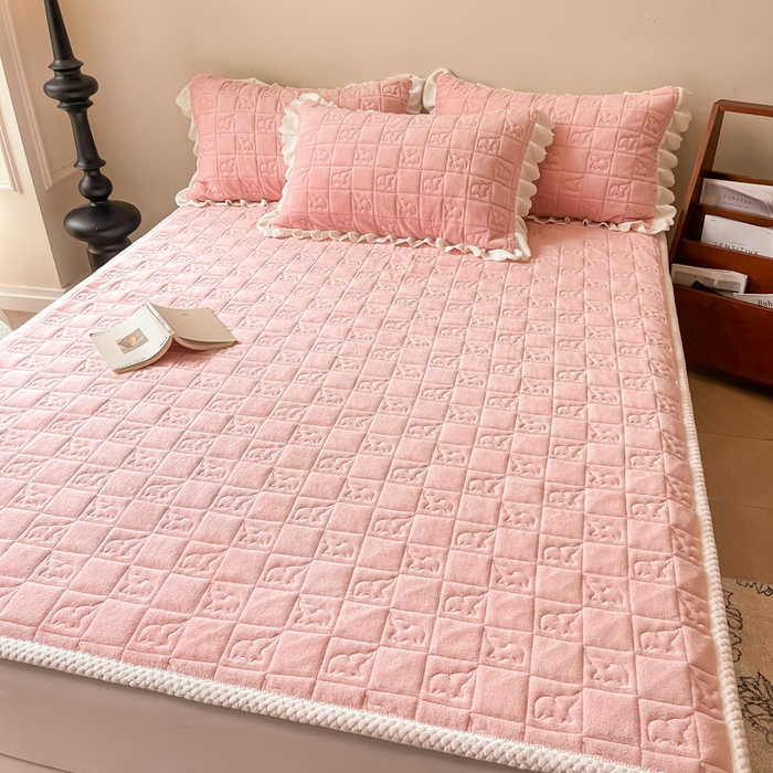 91家纺网 家纺一手货源 找家纺 眠博士 2025新款纯色牛奶绒加厚保暖绗缝大象床褥床垫 床护垫-粉色