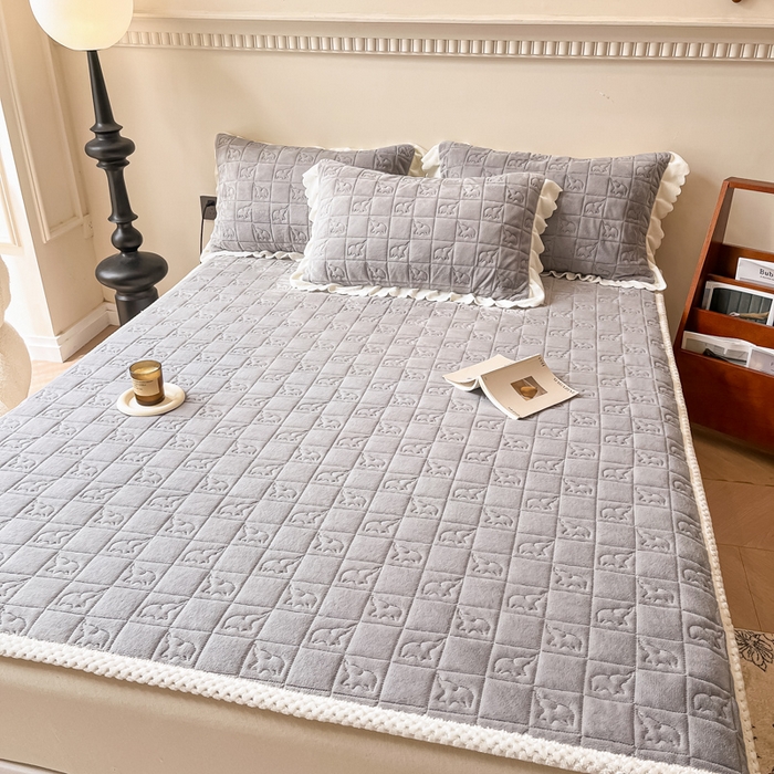 91家纺网 家纺一手货源 找家纺 眠博士 2025新款纯色牛奶绒加厚保暖绗缝大象床褥床垫 床护垫-浅灰