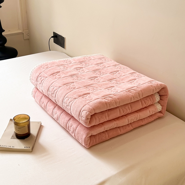 91家纺网 家纺一手货源 找家纺 眠博士 2025新款纯色牛奶绒加厚保暖绗缝大象床褥床垫 床护垫-粉色