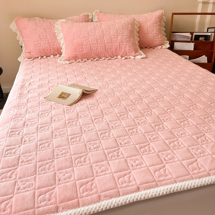 91家纺网 家纺一手货源 找家纺 眠博士 2025新款纯色牛奶绒加厚保暖绗缝大象床褥床垫 床护垫-粉色