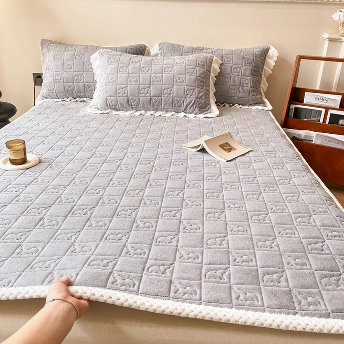 91家纺网 家纺一手货源 找家纺 眠博士 2025新款纯色牛奶绒加厚保暖绗缝大象床褥床垫 床护垫-浅灰