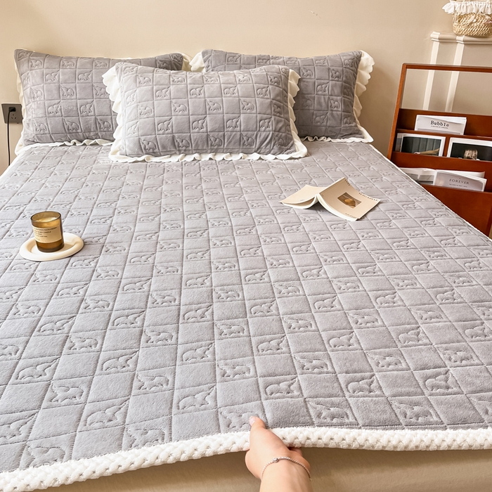 91家纺网 家纺一手货源 找家纺 眠博士 2025新款纯色牛奶绒加厚保暖绗缝大象床褥床垫 床护垫-浅灰