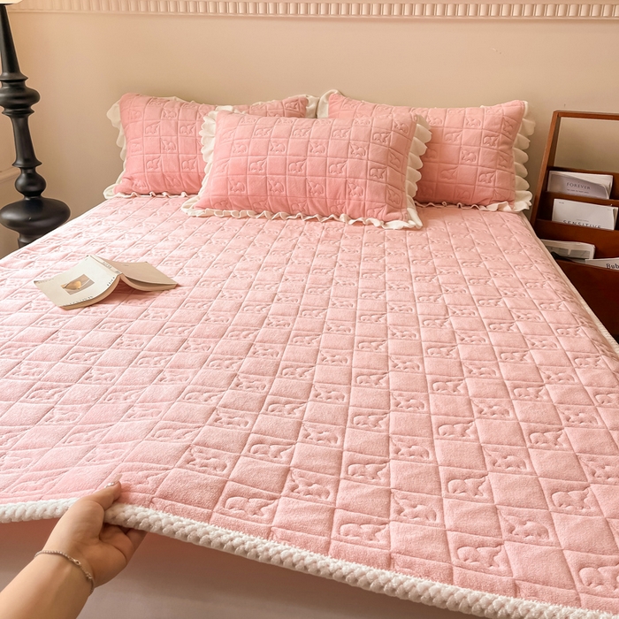91家纺网 家纺一手货源 找家纺 眠博士 2025新款纯色牛奶绒加厚保暖绗缝大象床褥床垫 床护垫-粉色