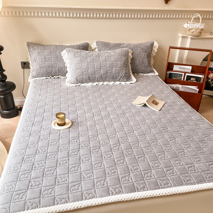 91家纺网 家纺一手货源 找家纺 眠博士 2025新款纯色牛奶绒加厚保暖绗缝大象床褥床垫 床护垫-浅灰