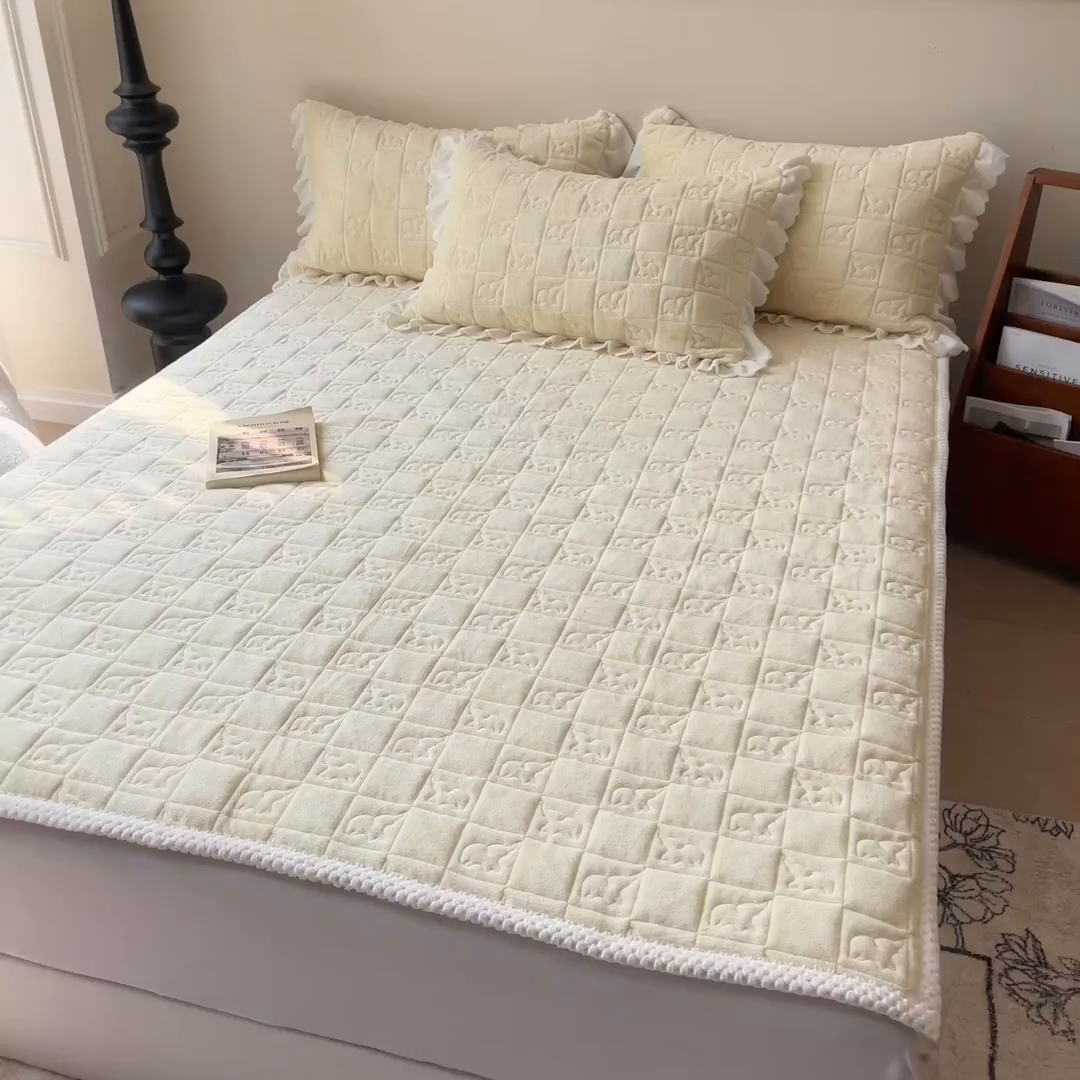 91家纺网 家纺一手货源 找家纺 眠博士 2025新款纯色牛奶绒加厚保暖绗缝大象床褥床垫 床护垫-鹅黄