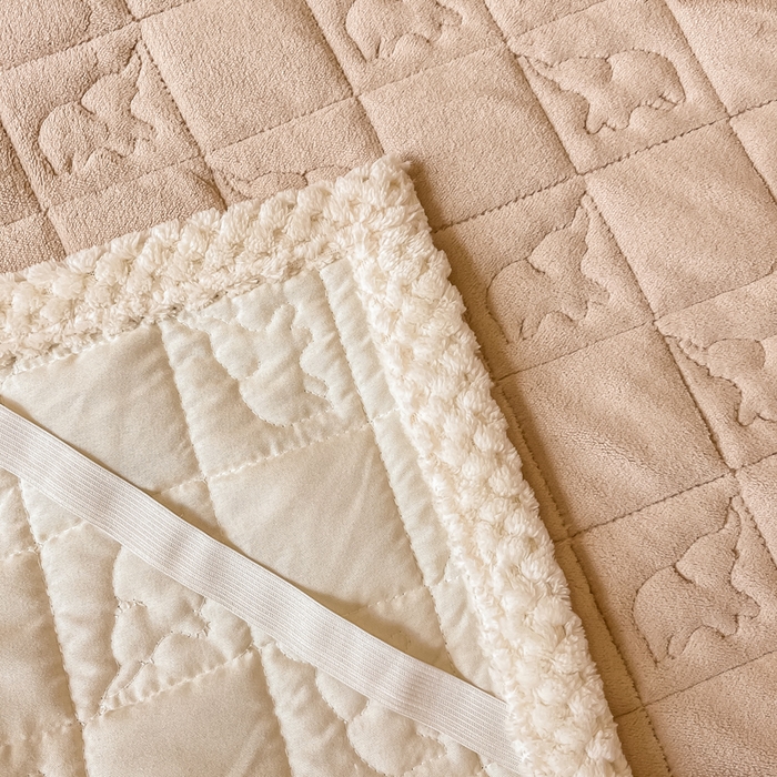 91家纺网 家纺一手货源 找家纺 眠博士 2025新款纯色牛奶绒加厚保暖绗缝大象床褥床垫 床护垫-暖咖