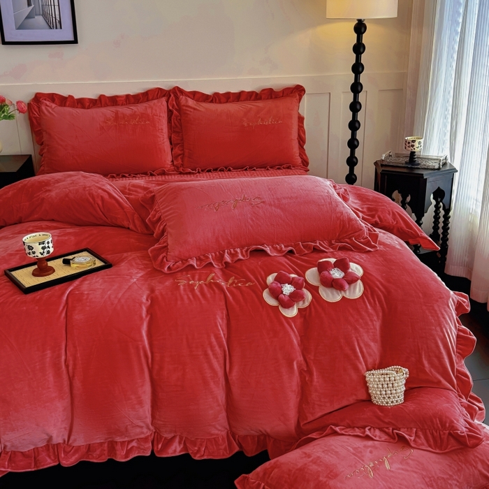 91家纺网 家纺一手货源 找家纺 （总）恋尚羽家纺 2025新款韩版花边婴儿绒大床盖四件套宝宝绒婴肤绒公主风韩式盘花四件套