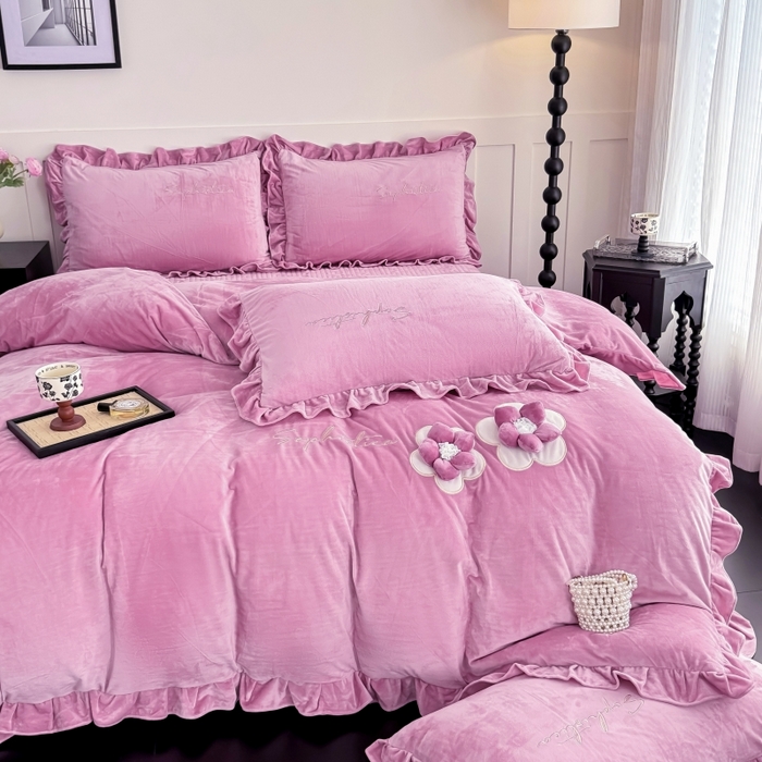 91家纺网 家纺一手货源 找家纺 （总）恋尚羽家纺 2025新款韩版花边婴儿绒大床盖四件套宝宝绒婴肤绒公主风韩式盘花四件套