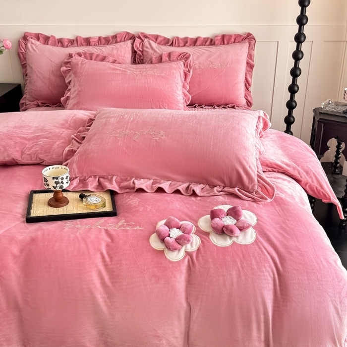 91家纺网 家纺一手货源 找家纺 恋尚羽家纺 2025新款韩版花边婴儿绒大床盖四件套宝宝绒婴肤绒公主风韩式盘花四件套 豆沙