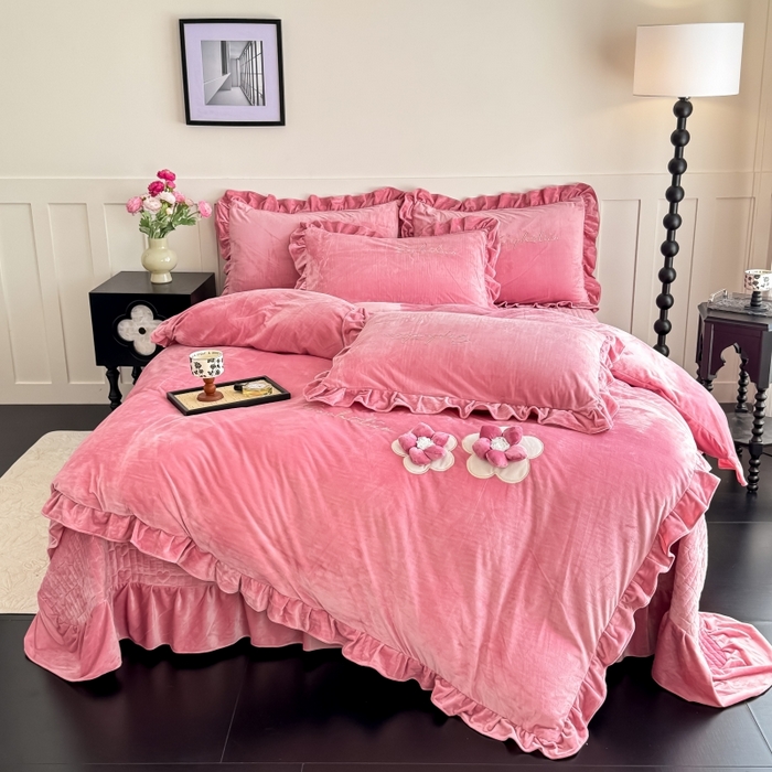 91家纺网 家纺一手货源 找家纺 恋尚羽家纺 2025新款韩版花边婴儿绒大床盖四件套宝宝绒婴肤绒公主风韩式盘花四件套 豆沙