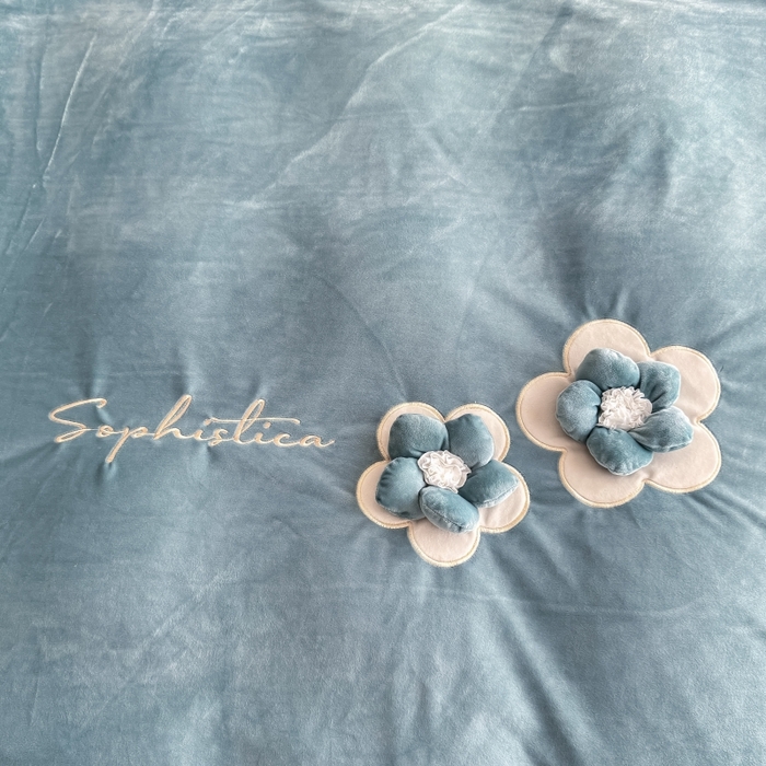 91家纺网 家纺一手货源 找家纺 恋尚羽家纺 2025新款韩版花边婴儿绒大床盖四件套宝宝绒婴肤绒公主风韩式盘花四件套 湖蓝色