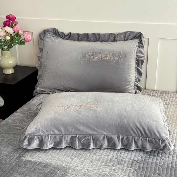 91家纺网 家纺一手货源 找家纺 恋尚羽家纺 2025新款韩版花边婴儿绒大床盖四件套宝宝绒婴肤绒公主风韩式盘花四件套 灰色