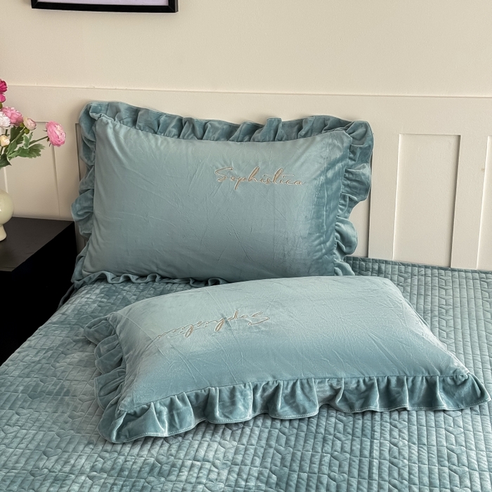 91家纺网 家纺一手货源 找家纺 恋尚羽家纺 2025新款韩版花边婴儿绒大床盖四件套宝宝绒婴肤绒公主风韩式盘花四件套 墨绿