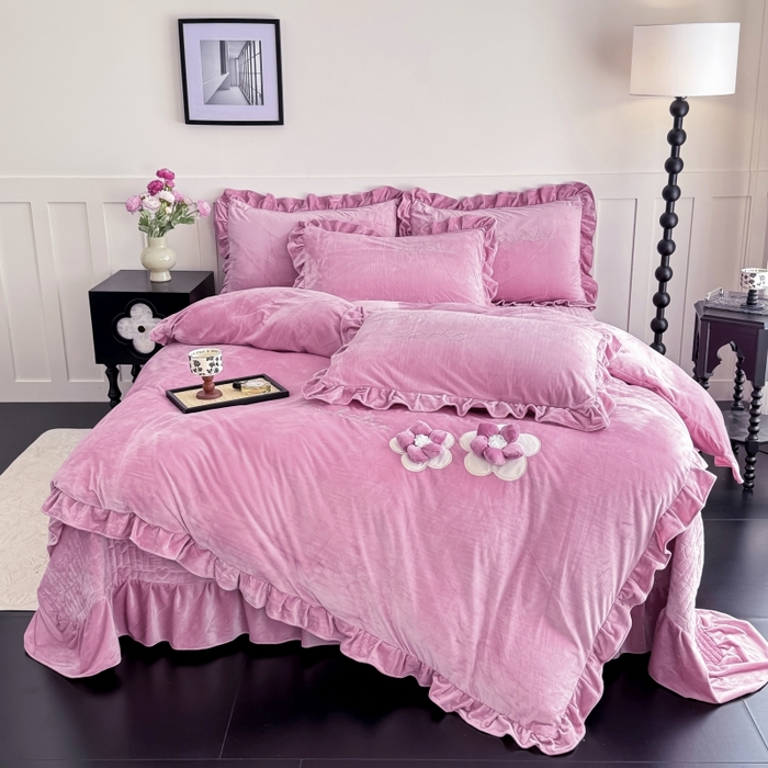 91家纺网 家纺一手货源 找家纺 恋尚羽家纺 2025新款韩版花边婴儿绒大床盖四件套宝宝绒婴肤绒公主风韩式盘花四件套 紫色