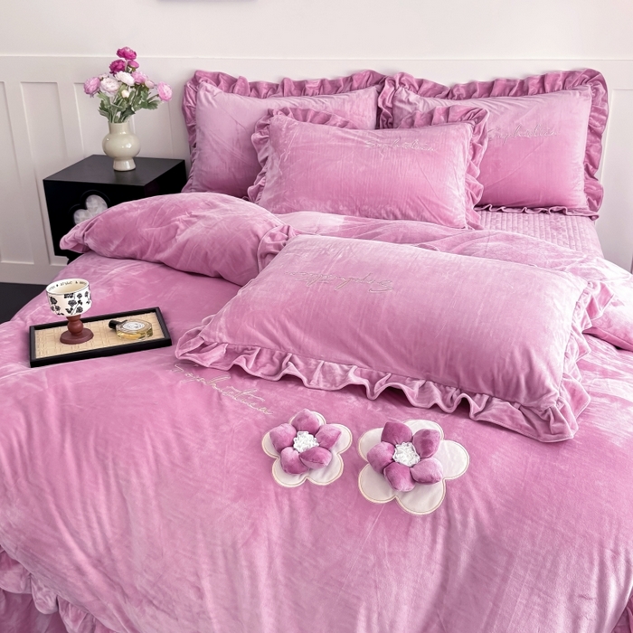 91家纺网 家纺一手货源 找家纺 恋尚羽家纺 2025新款韩版花边婴儿绒大床盖四件套宝宝绒婴肤绒公主风韩式盘花四件套 紫色