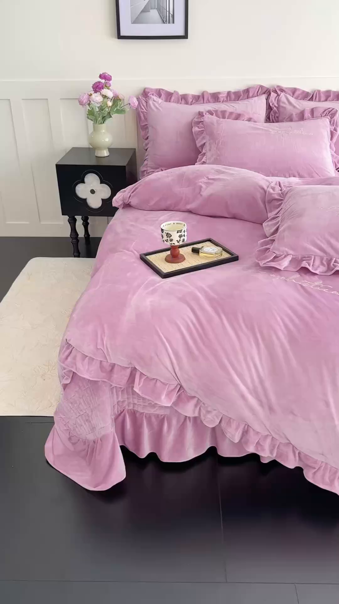 91家纺网 家纺一手货源 找家纺 恋尚羽家纺 2025新款韩版花边婴儿绒大床盖四件套宝宝绒婴肤绒公主风韩式盘花四件套 紫色