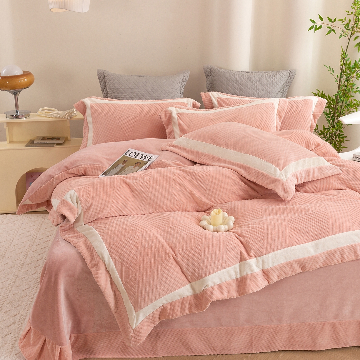 91家纺网 家纺一手货源 找家纺 （总）尚品凤凰 2025新款牛奶绒双拼角雕花宽边款四件套--西西里系列