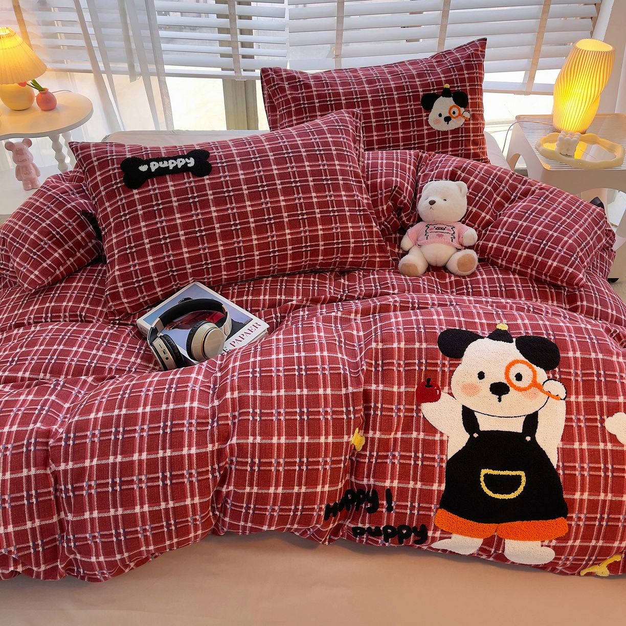 91家纺网 家纺一手货源 找家纺 炫拼家纺 2025新款全棉磨毛卡通贴布绣加厚毛巾绣纯棉四件套-曲奇系列 曲奇-苹果狗