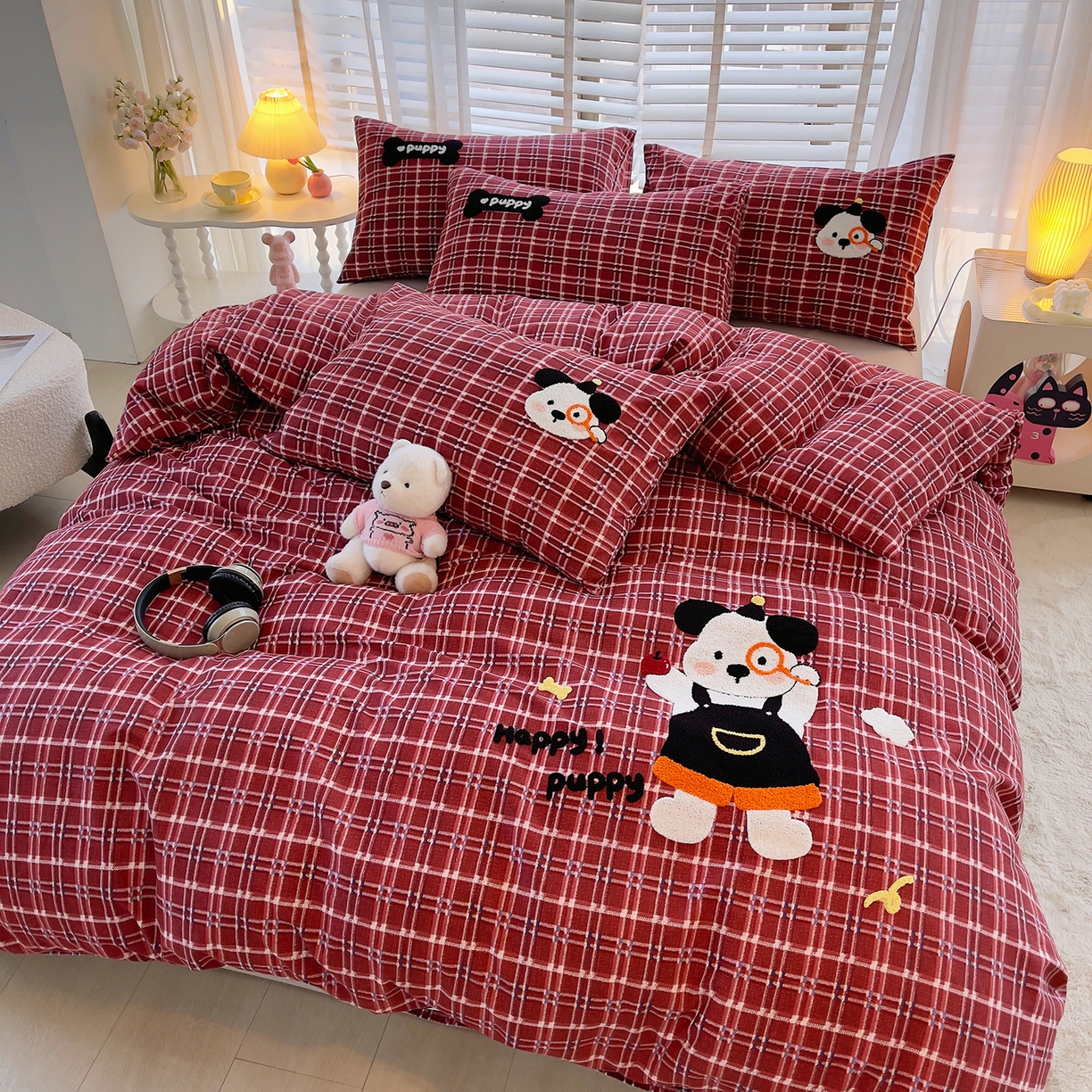 91家纺网 家纺一手货源 找家纺 炫拼家纺 2025新款全棉磨毛卡通贴布绣加厚毛巾绣纯棉四件套-曲奇系列 曲奇-苹果狗