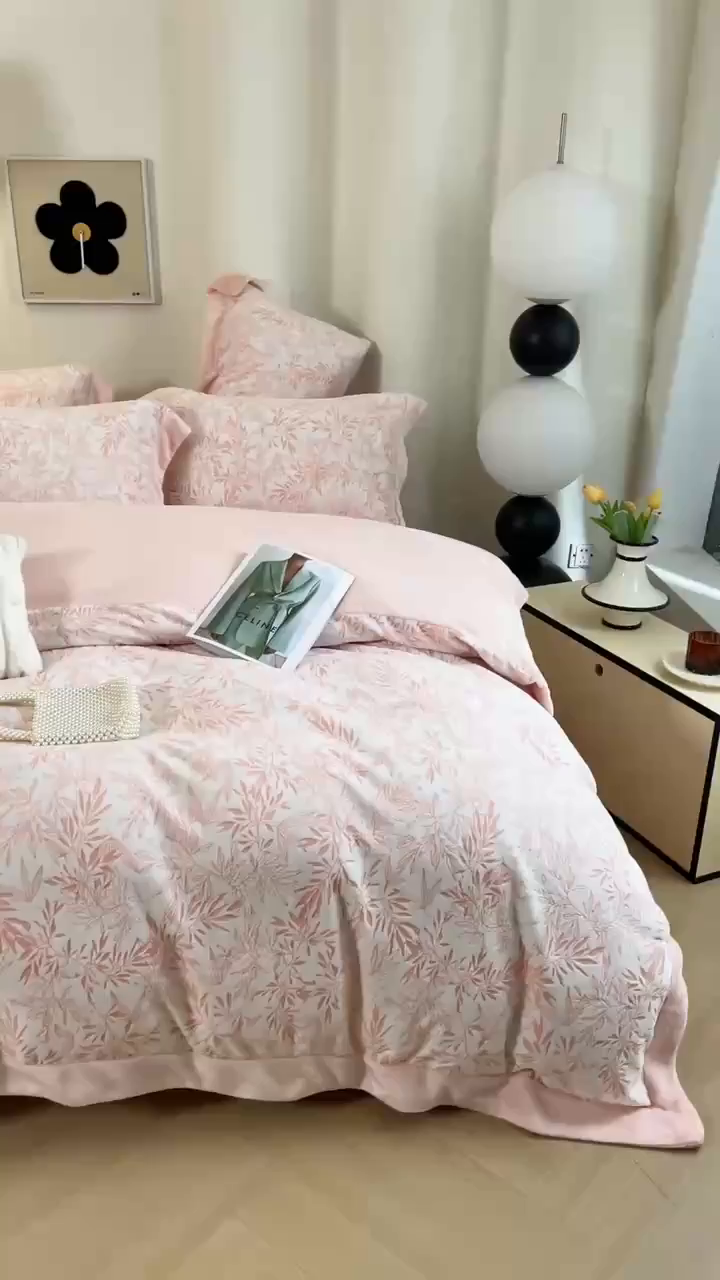 91家纺网 家纺一手货源 找家纺 （总）尚品凤凰 2025新款230克牛奶绒单拼角雕花宽边款四件套--倩影系列