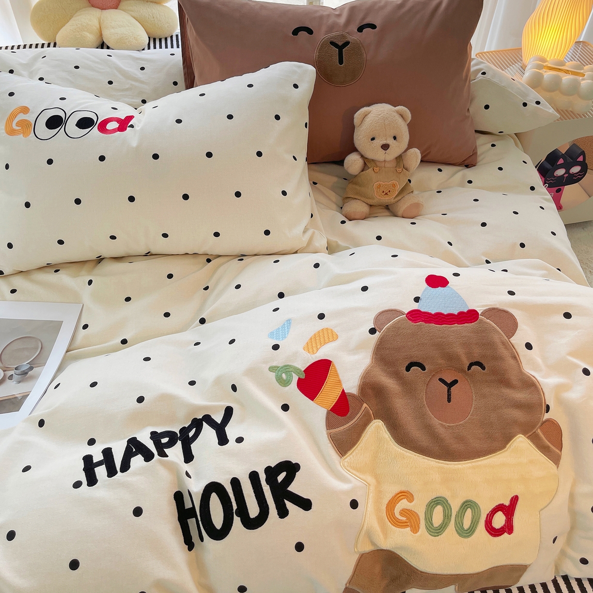 91家纺网 家纺一手货源 找家纺 炫拼家纺 2025新款全棉磨毛卡通贴布绣加厚毛巾绣纯棉四件套-曲奇系列 曲奇-Good卡皮