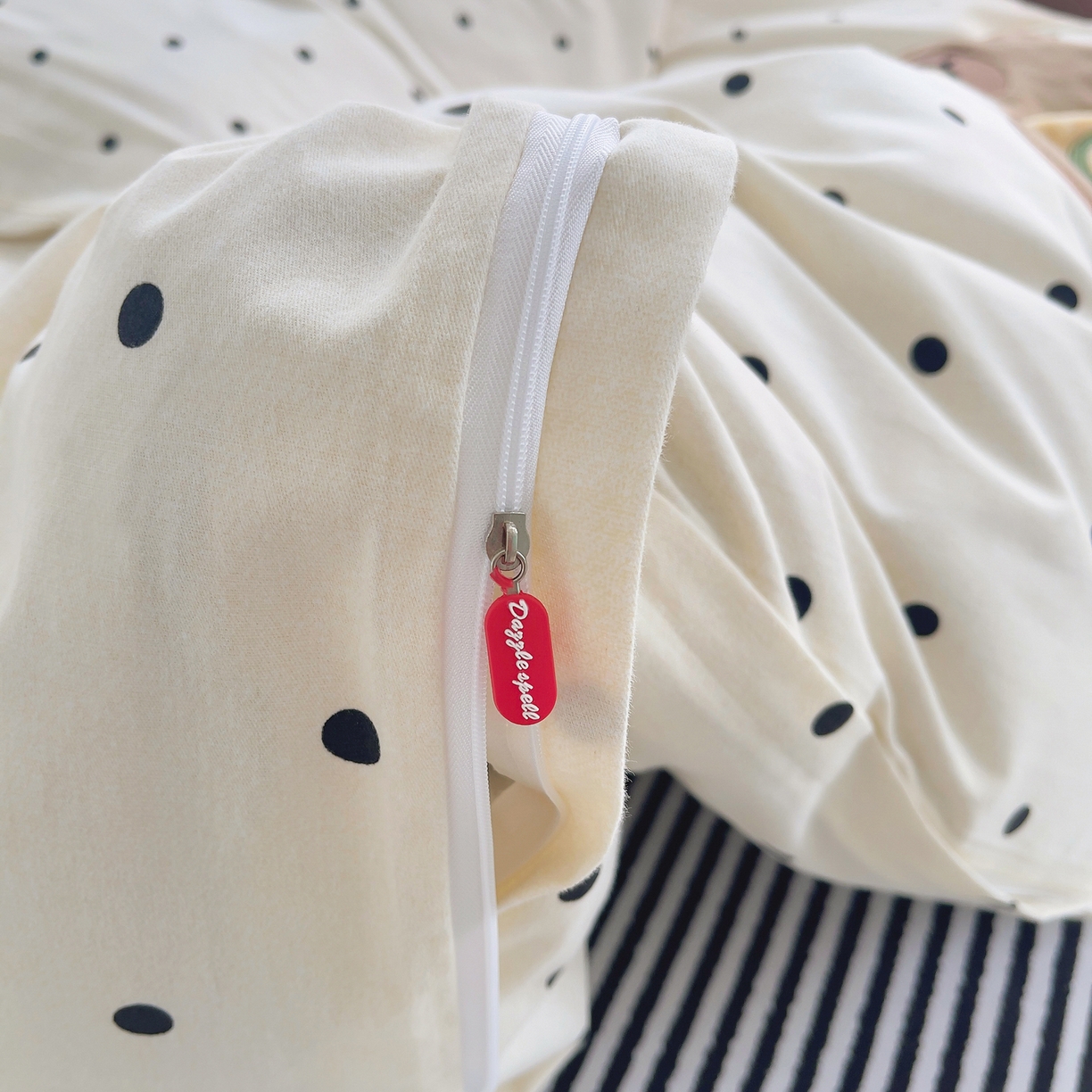 91家纺网 家纺一手货源 找家纺 炫拼家纺 2025新款全棉磨毛卡通贴布绣加厚毛巾绣纯棉四件套-曲奇系列 曲奇-Good卡皮