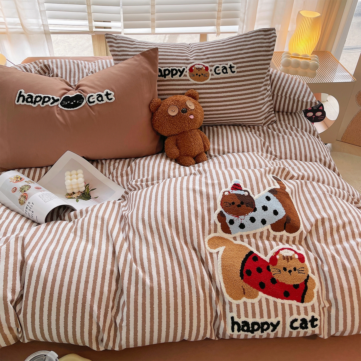 91家纺网 家纺一手货源 找家纺 炫拼家纺 2025新款全棉磨毛卡通贴布绣加厚毛巾绣纯棉四件套-曲奇系列 曲奇-波点猫