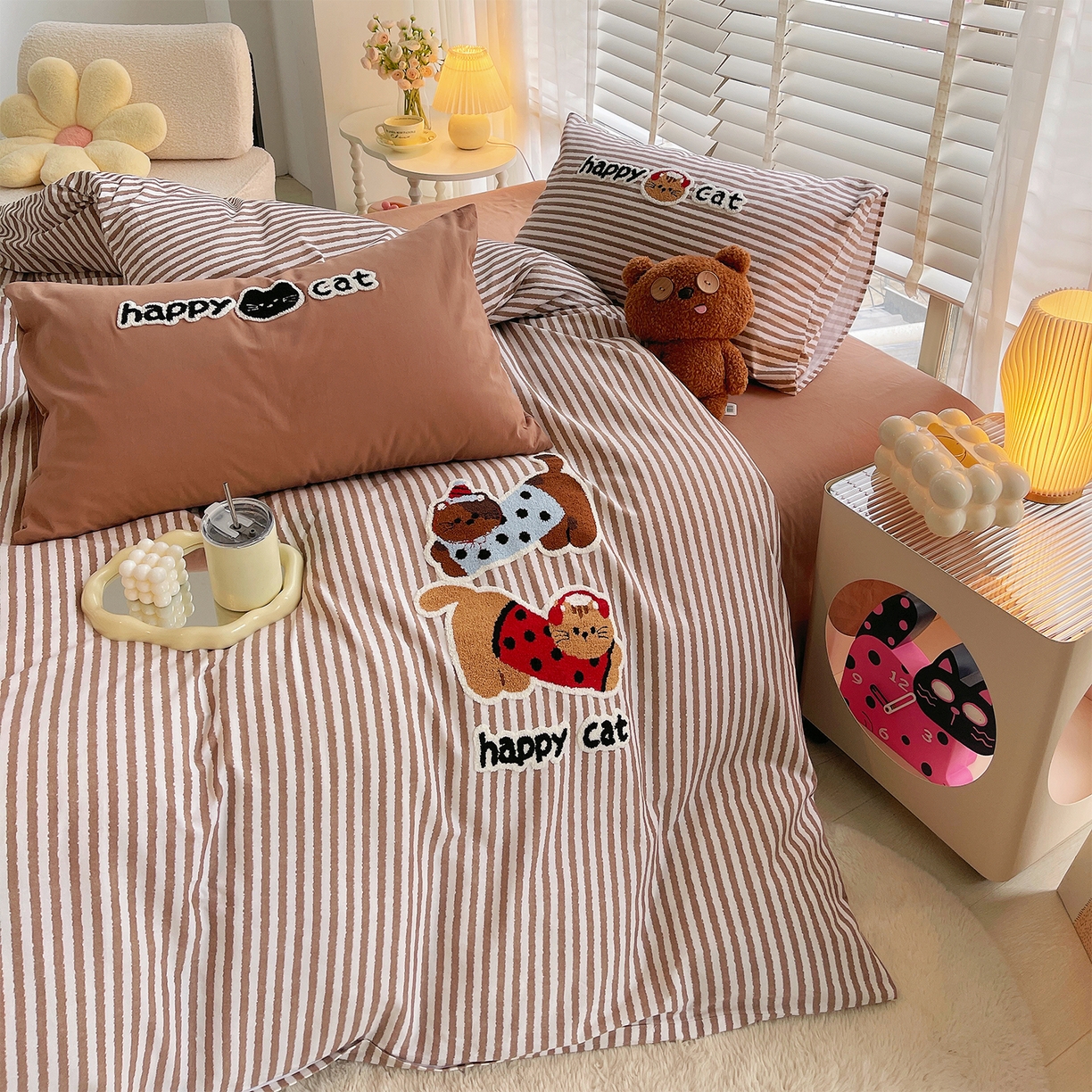 91家纺网 家纺一手货源 找家纺 炫拼家纺 2025新款全棉磨毛卡通贴布绣加厚毛巾绣纯棉四件套-曲奇系列 曲奇-波点猫