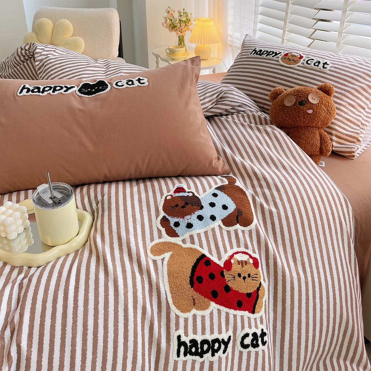 91家纺网 家纺一手货源 找家纺 炫拼家纺 2025新款全棉磨毛卡通贴布绣加厚毛巾绣纯棉四件套-曲奇系列 曲奇-波点猫