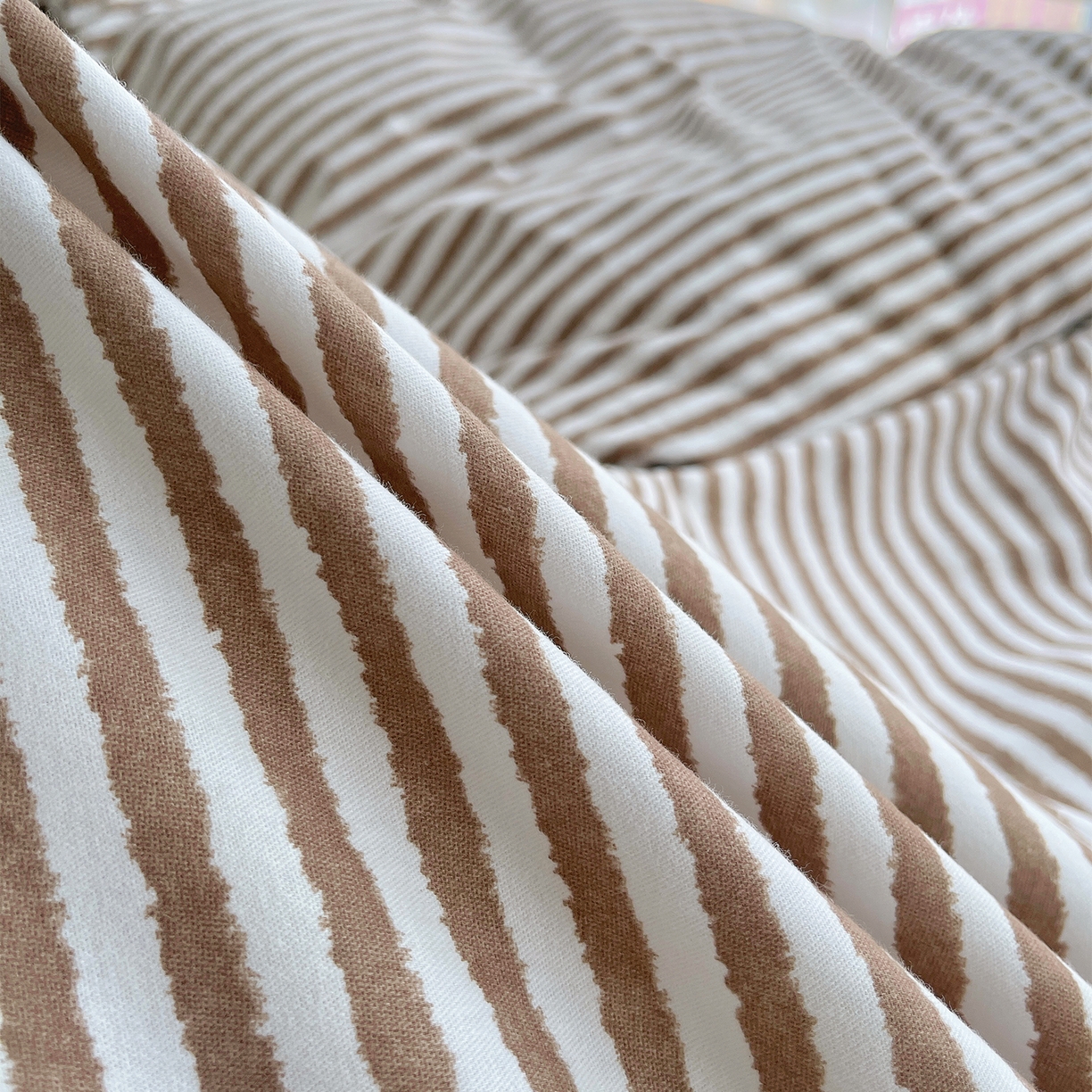 91家纺网 家纺一手货源 找家纺 炫拼家纺 2025新款全棉磨毛卡通贴布绣加厚毛巾绣纯棉四件套-曲奇系列 曲奇-波点猫