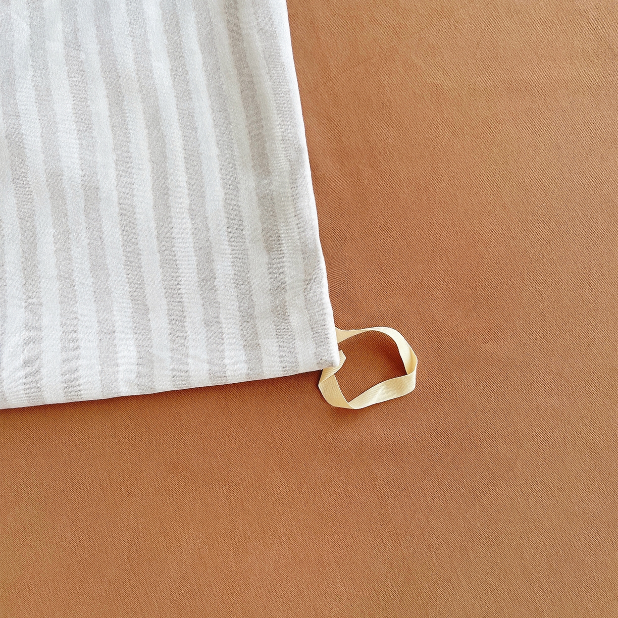 91家纺网 家纺一手货源 找家纺 炫拼家纺 2025新款全棉磨毛卡通贴布绣加厚毛巾绣纯棉四件套-曲奇系列 曲奇-波点猫