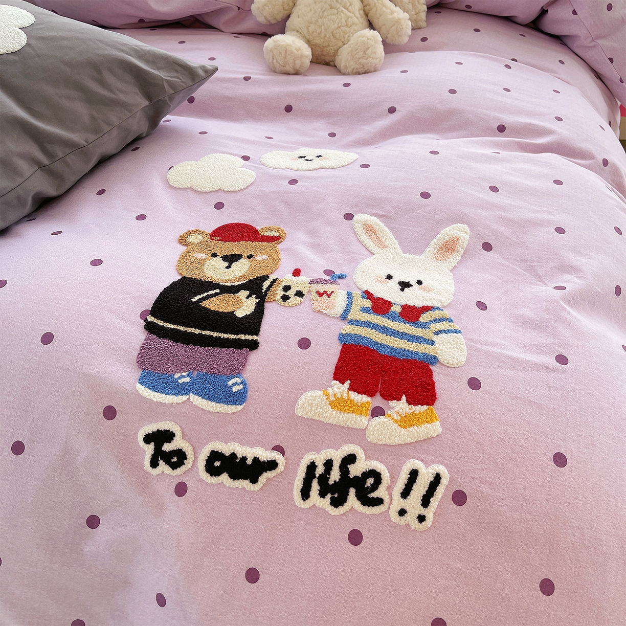 91家纺网 家纺一手货源 找家纺 炫拼家纺 2025新款全棉磨毛卡通贴布绣加厚毛巾绣纯棉四件套-曲奇系列 曲奇-好朋友