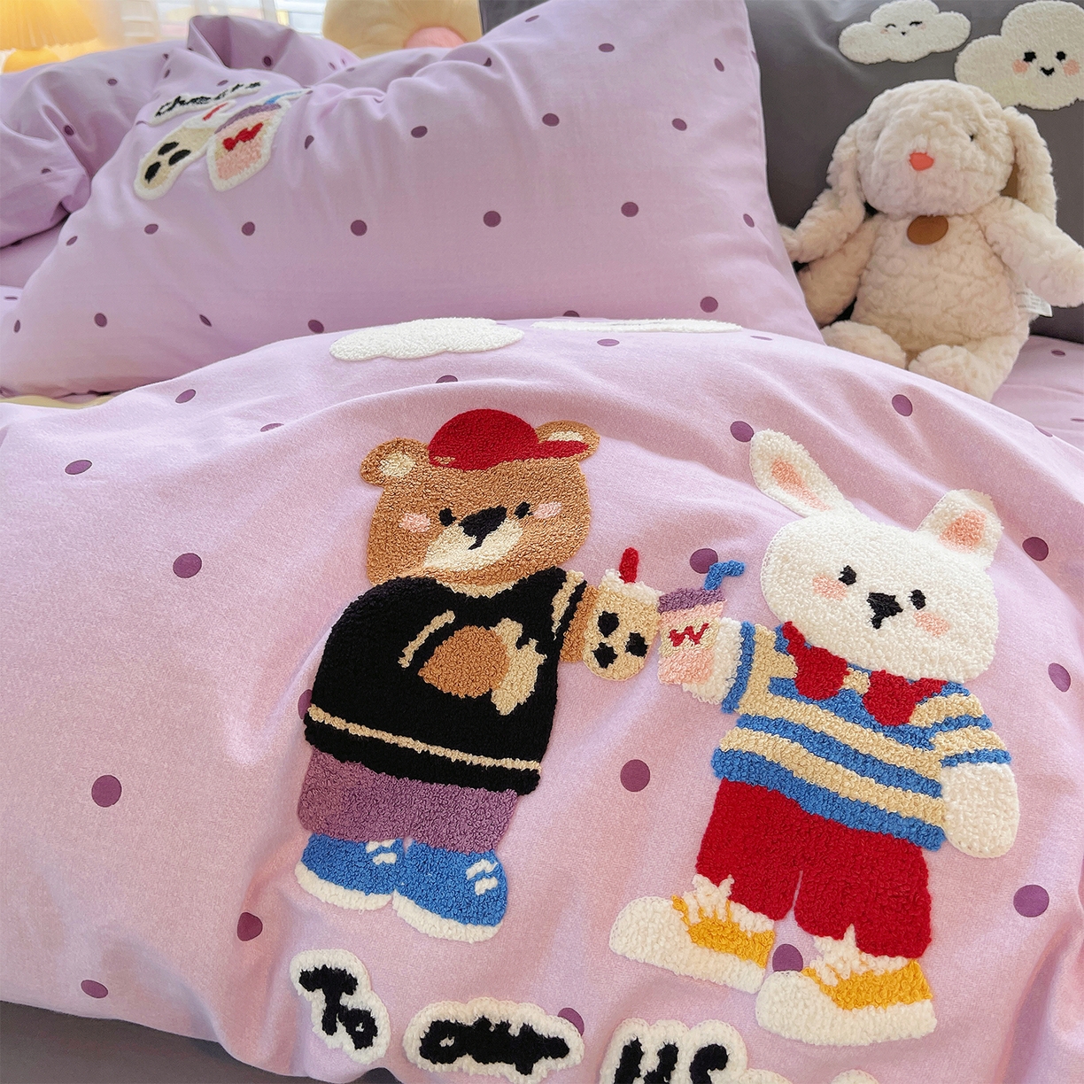 91家纺网 家纺一手货源 找家纺 炫拼家纺 2025新款全棉磨毛卡通贴布绣加厚毛巾绣纯棉四件套-曲奇系列 曲奇-好朋友