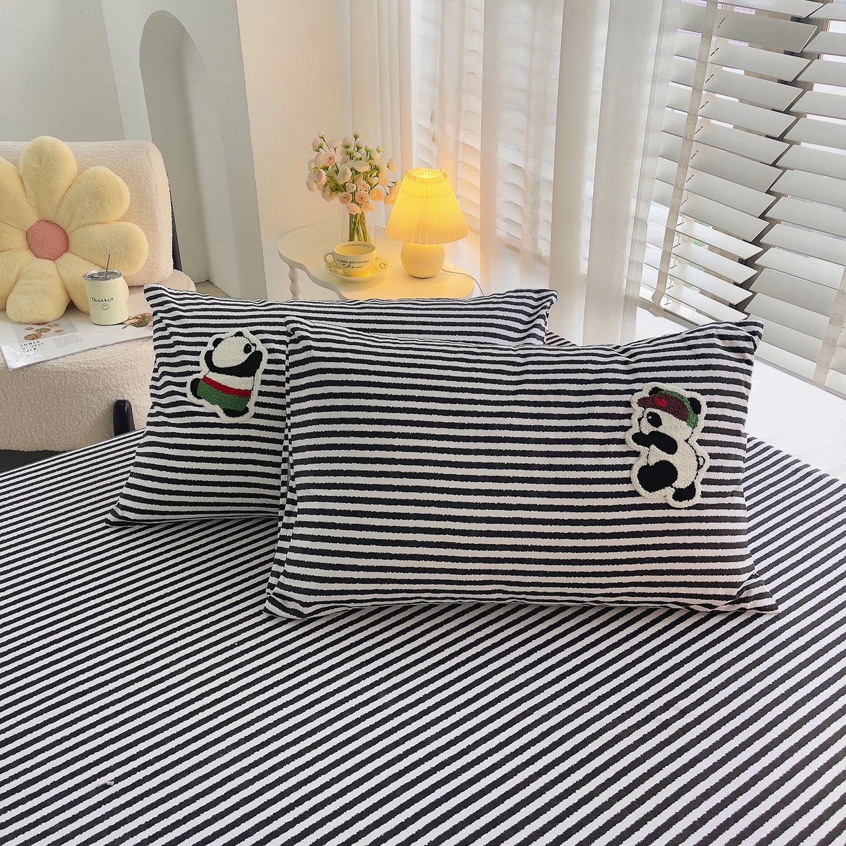 91家纺网 家纺一手货源 找家纺 炫拼家纺 2025新款全棉磨毛卡通贴布绣加厚毛巾绣纯棉四件套-曲奇系列 曲奇-红军熊猫