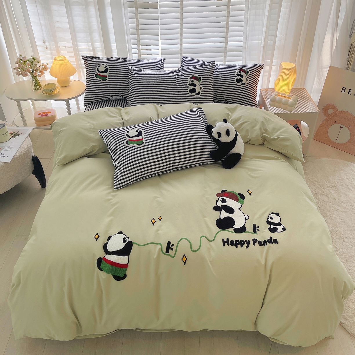 91家纺网 家纺一手货源 找家纺 炫拼家纺 2025新款全棉磨毛卡通贴布绣加厚毛巾绣纯棉四件套-曲奇系列 曲奇-红军熊猫