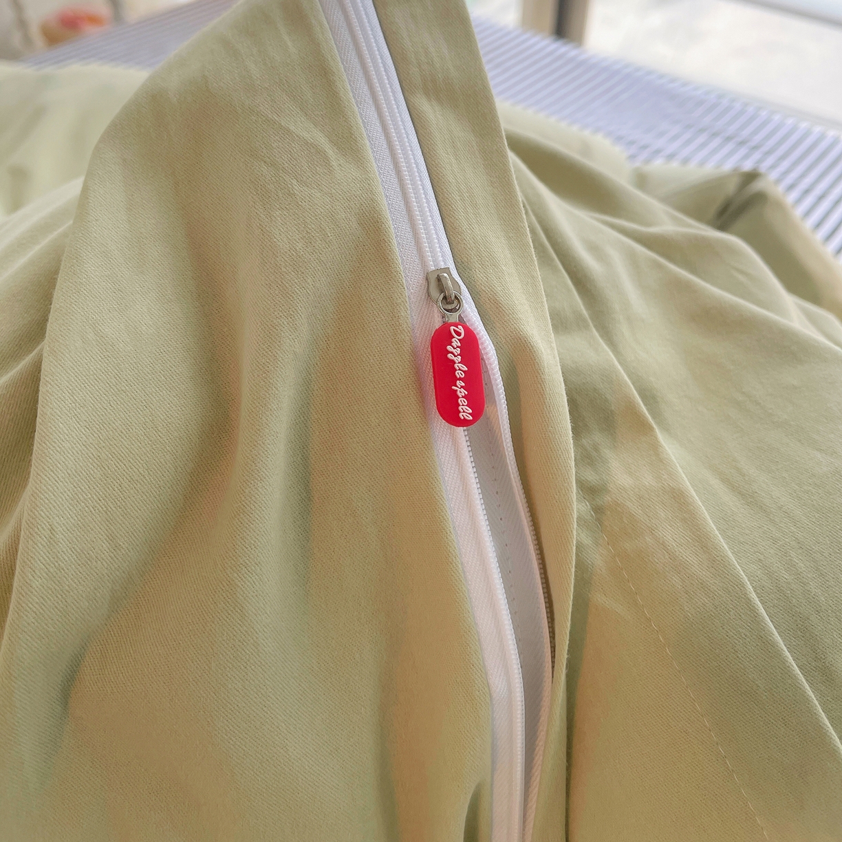 91家纺网 家纺一手货源 找家纺 炫拼家纺 2025新款全棉磨毛卡通贴布绣加厚毛巾绣纯棉四件套-曲奇系列 曲奇-红军熊猫