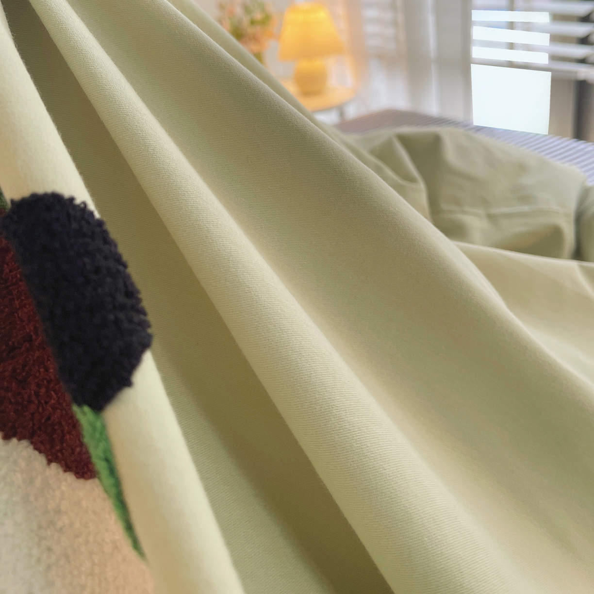 91家纺网 家纺一手货源 找家纺 炫拼家纺 2025新款全棉磨毛卡通贴布绣加厚毛巾绣纯棉四件套-曲奇系列 曲奇-红军熊猫