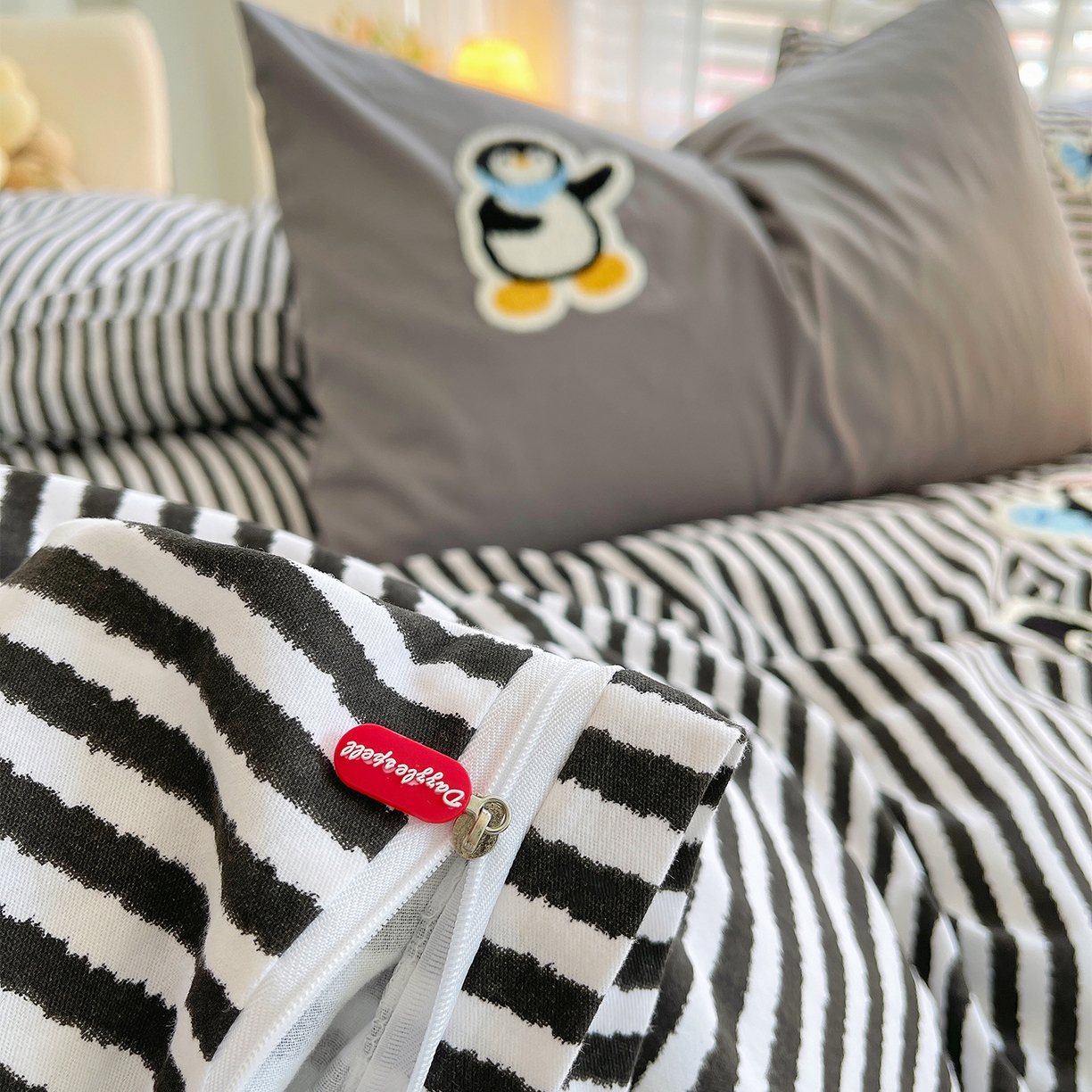 91家纺网 家纺一手货源 找家纺 炫拼家纺 2025新款全棉磨毛卡通贴布绣加厚毛巾绣纯棉四件套-曲奇系列 曲奇-举高高