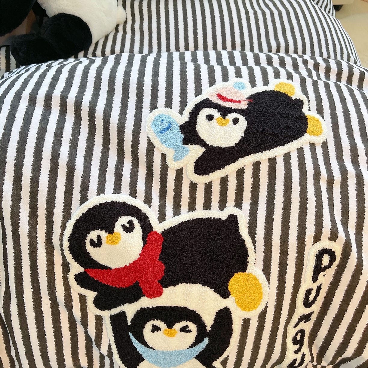 91家纺网 家纺一手货源 找家纺 炫拼家纺 2025新款全棉磨毛卡通贴布绣加厚毛巾绣纯棉四件套-曲奇系列 曲奇-举高高